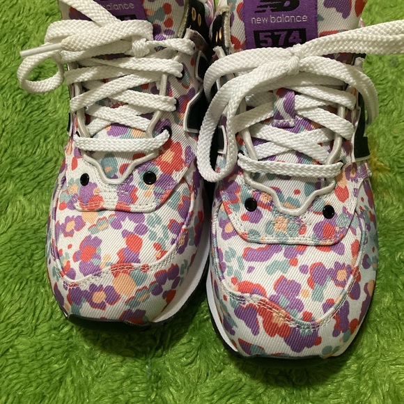 New Balance  ‘Floral Camo’ 🔥🔥✅ size 10 - Picture 3 of 4